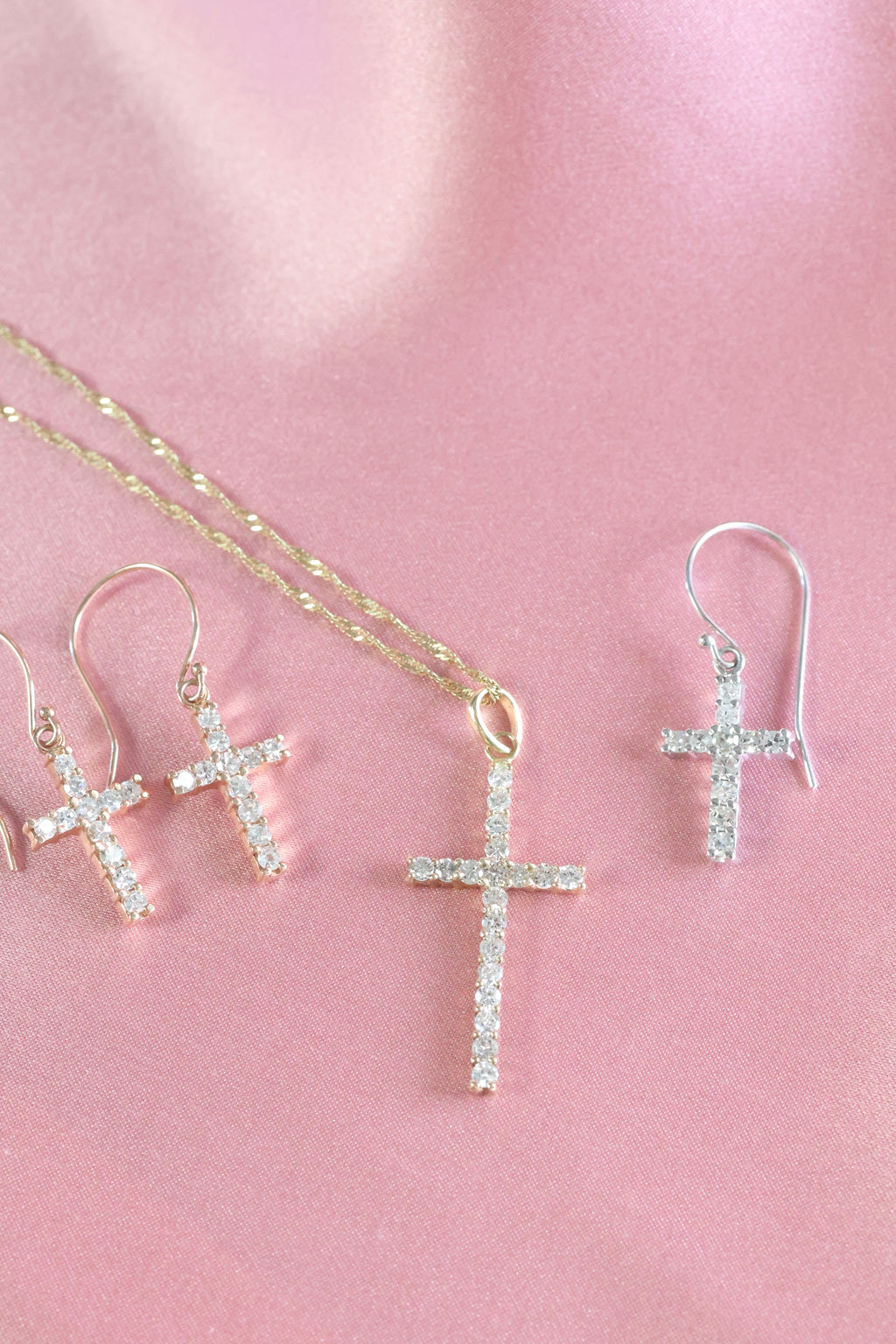 Natural Diamond Cross Pendant | 14K Gold