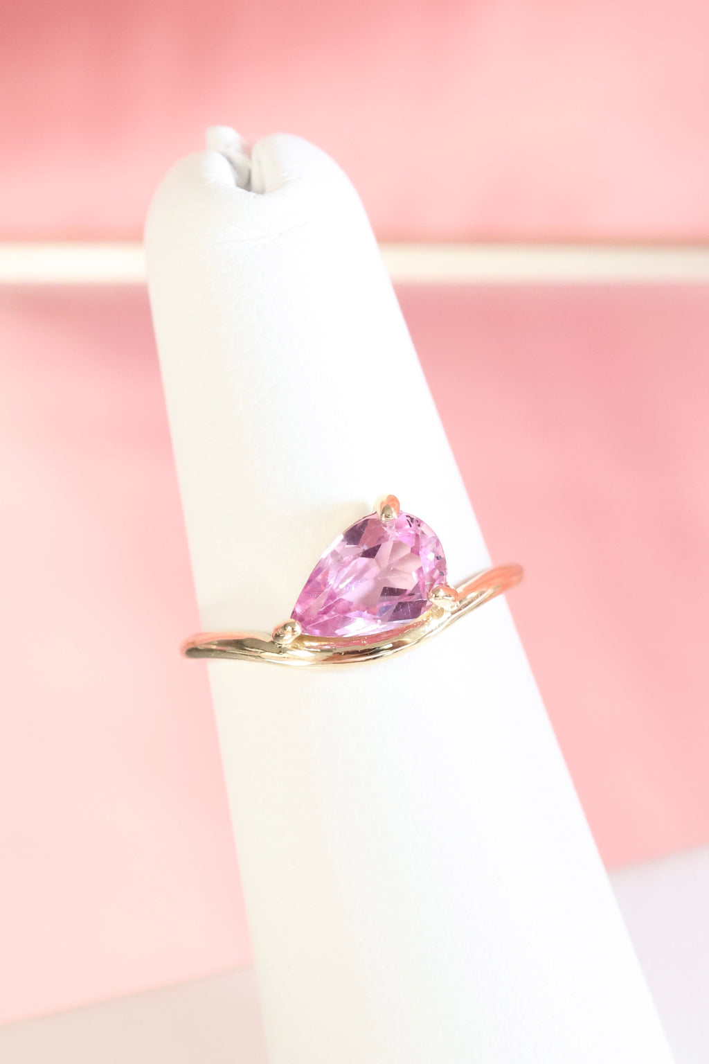 Pear Solitaire Twist Ring | 14K Gold