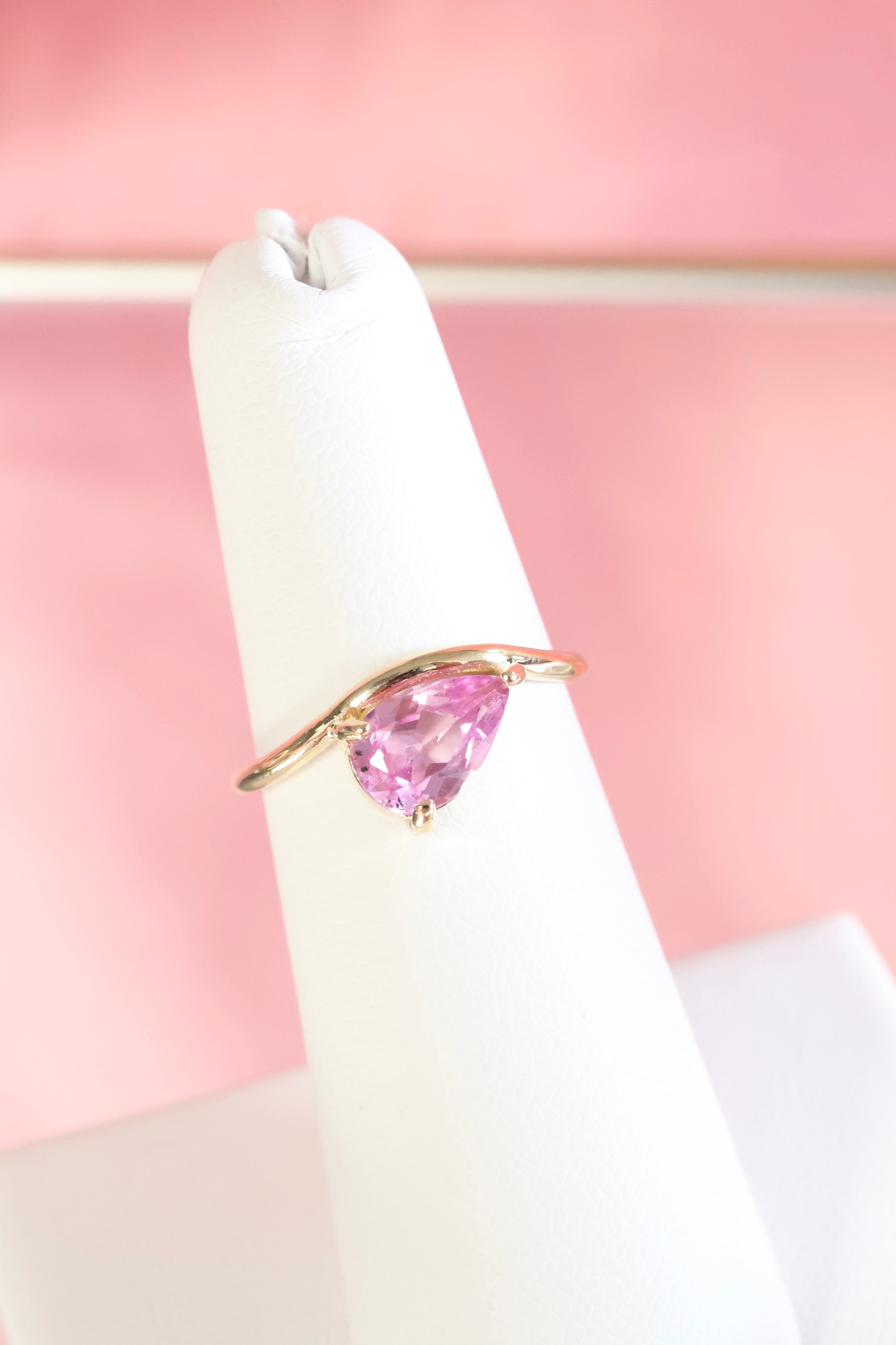 Pear Solitaire Twist Ring | 14K Gold