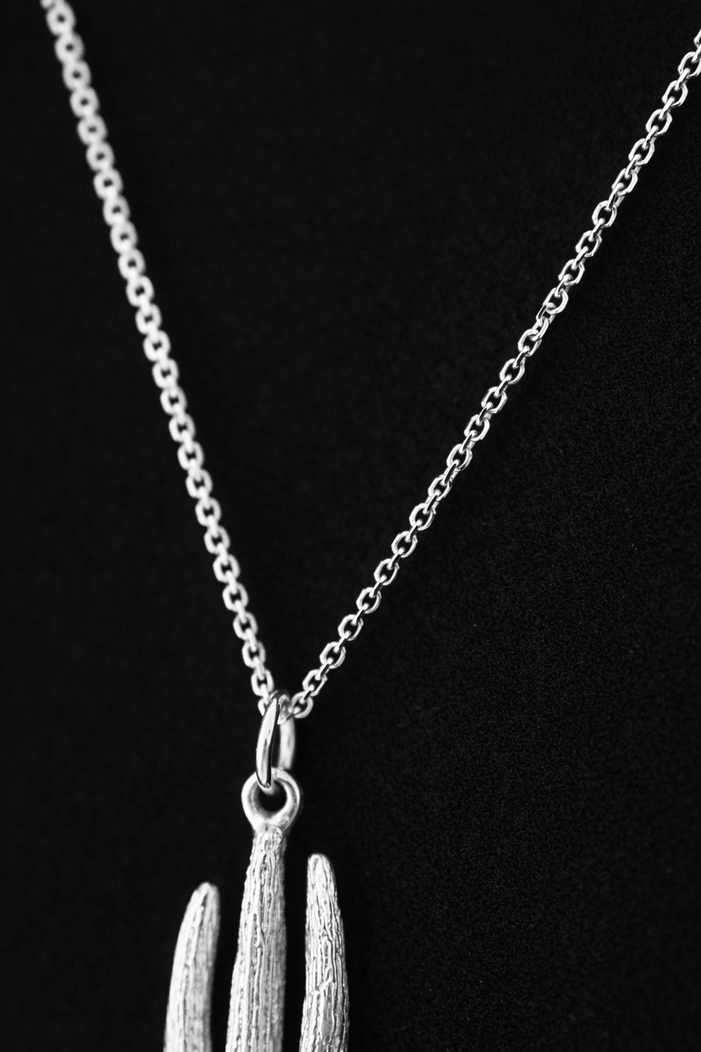 Saguaro Pendant Necklace – 14K White Gold